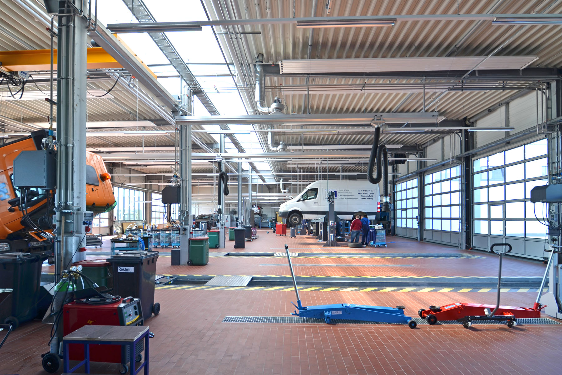 Autohäuser und Werkstätten in Stahlbau und Holzbau - wolfsystem.de